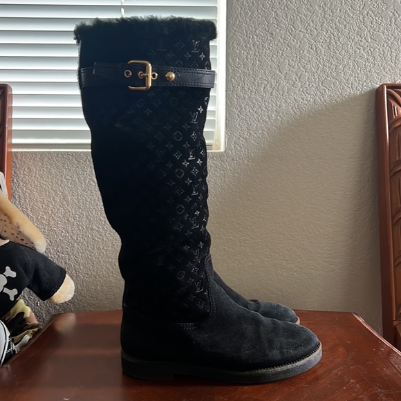 LOUIS VUITTON winter boots - Picture 2 of 9
